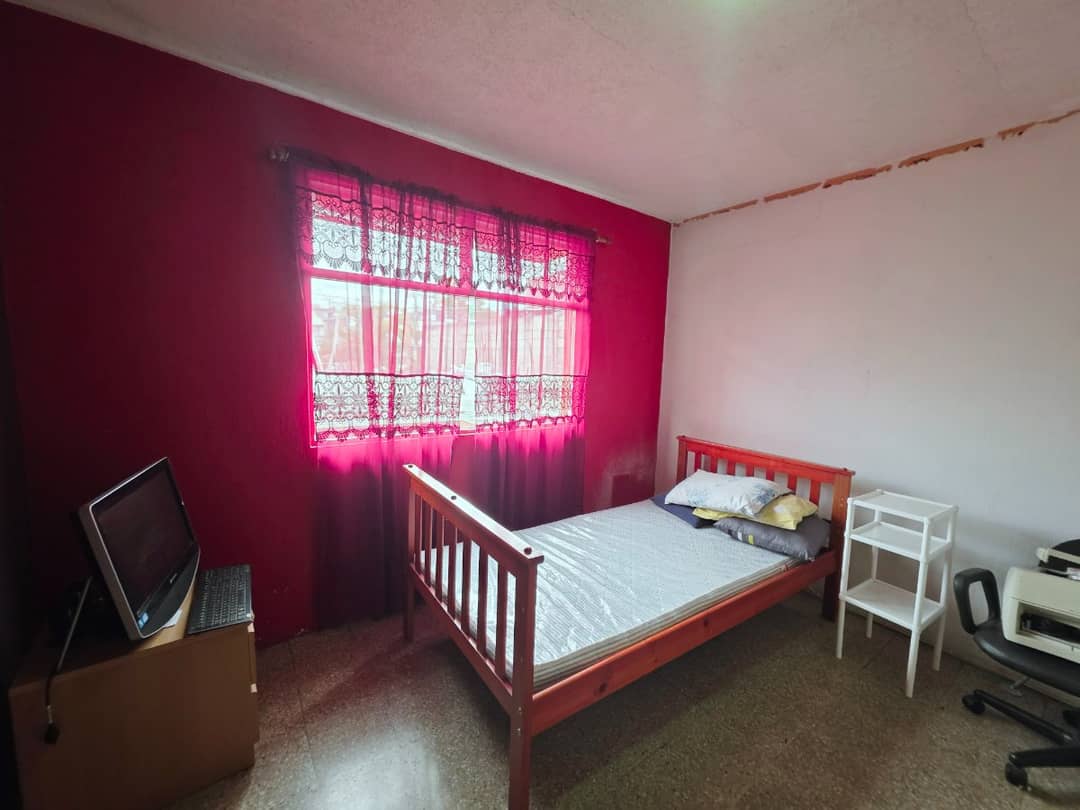 Casa en Venta con Apartamento y Locales en Zona 2 Mixco