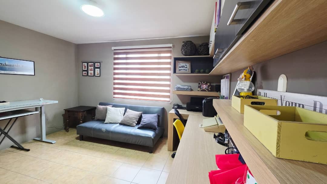 Vendo Amplia Casa de 3 Niveles en Residencial Seguro en San Marino Zona 8 Mixco