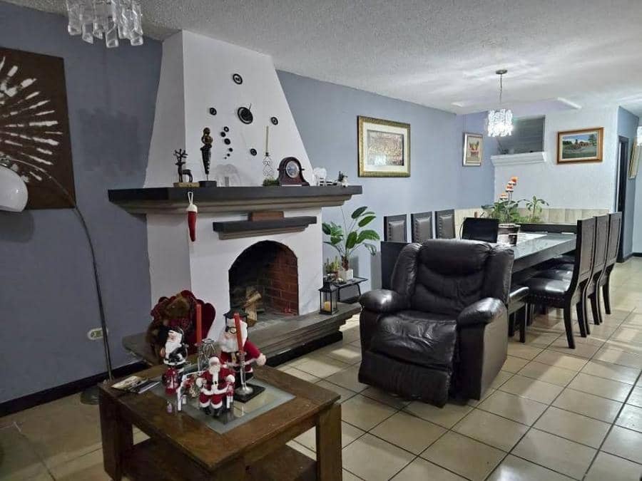 En renta, Casa de 5 habitaciones en villas del choacorral San Lucas Sacatepéquez