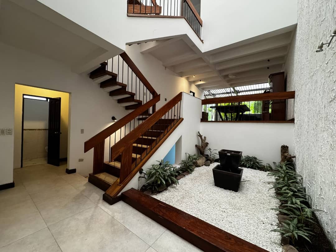 Casa en Venta en Exclusivo Sector Zona 10 las Margaritas