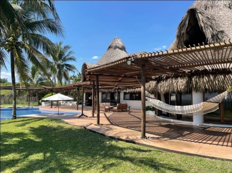 Casa frente a la Playa Monterrico en venta