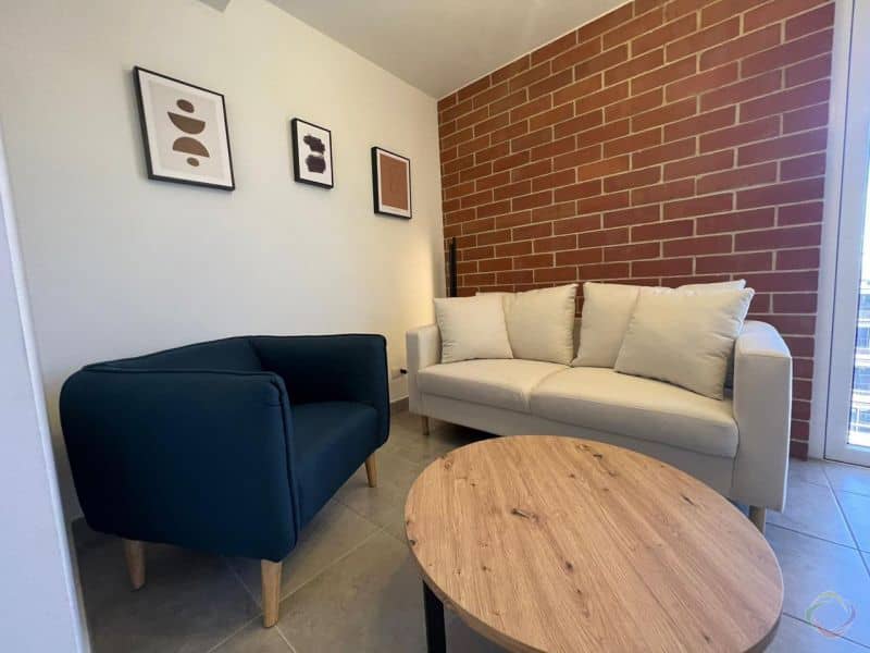 Apartamento amueblado en Edificio Modra zona 4 en venta o renta