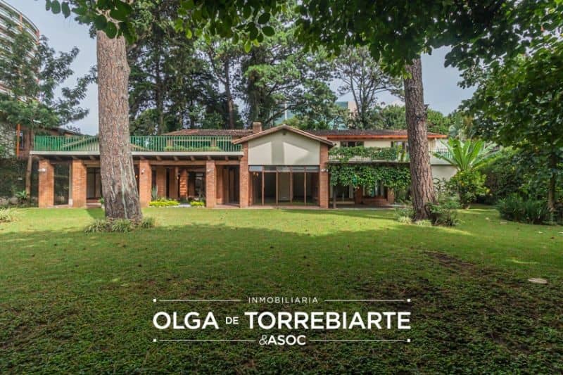 Casa en Colonia Navarra, zona 14
