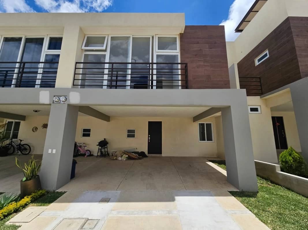 Casa Nueva dentro de Pinabetes Condominio Eucaliptos (copia)