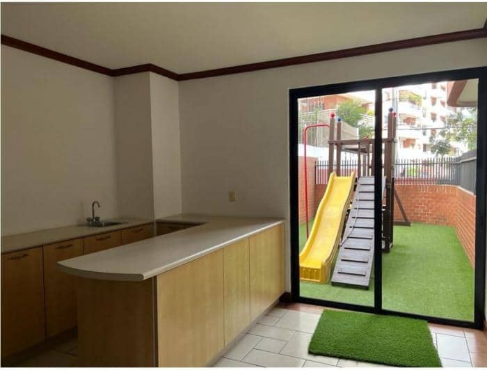 Apartamento amplio en alquiler en zona 10, Guatemala