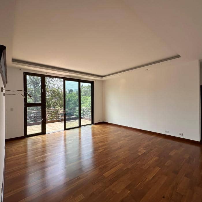 Casa Amplia en Venta en Zona 10, Guatemala