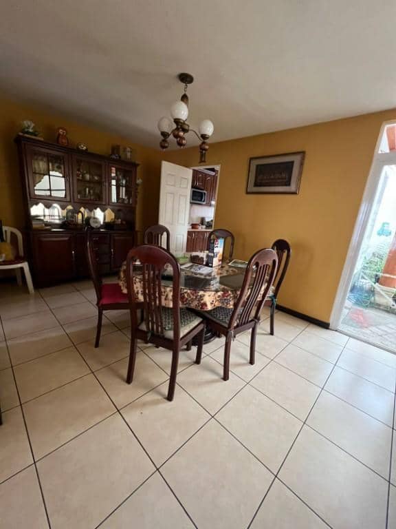Casa en Condado Naranjo Mixco