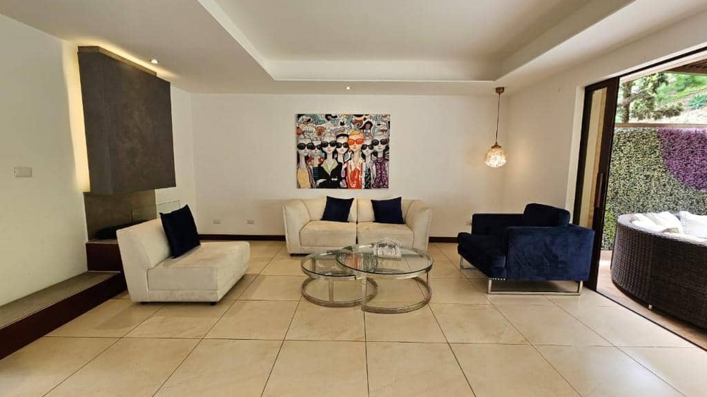 Casa en Lomas de San Isidro Zona 16, Mixco