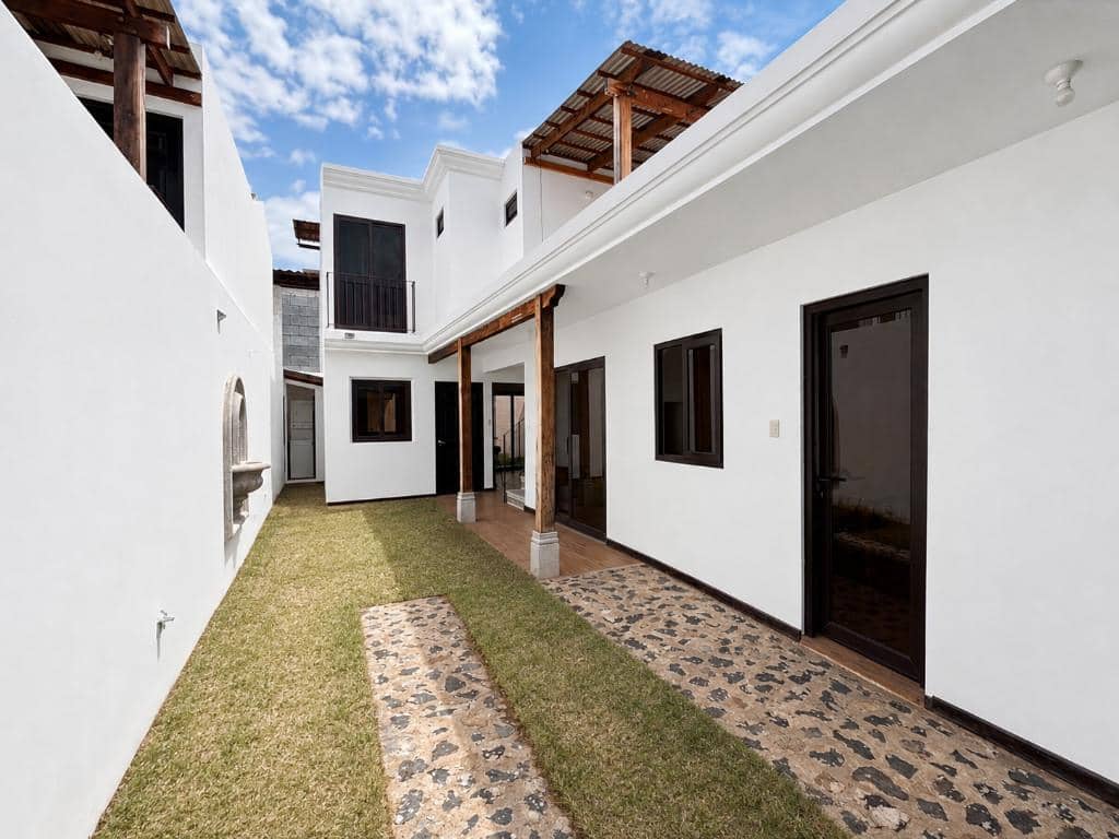 Casa en Renta (Amueblada), Barrios Coloniales, C. Vieja, Ciudad Vieja Sacatepequz