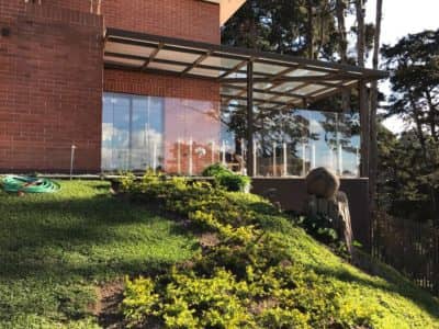 Elegante Casa en Venta de Cuatro Dormitorios en Exclusivo Residencial de Carretera a El Salvador