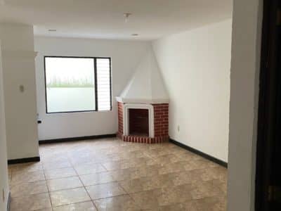 Casa en Venta, en Zona 16, de Cuatro Dormitorios