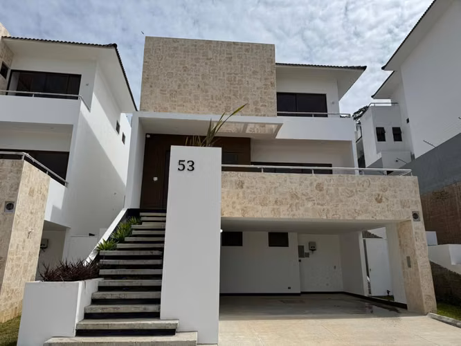 Ultimas casas en venta en Lomas de San Isidro, cluster Altos.