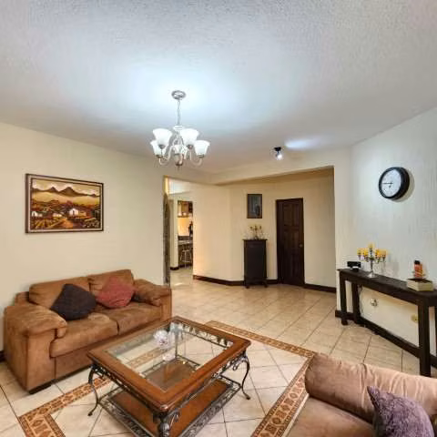 Casa en Venta Pinares de San Cristóbal, Guatemala