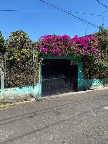 Casa de esquina en venta en Colonia el Rodeo zona 7