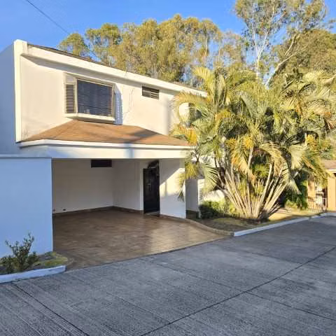 Casa en Venta en Condominio sobre Bulevar San Cristobal