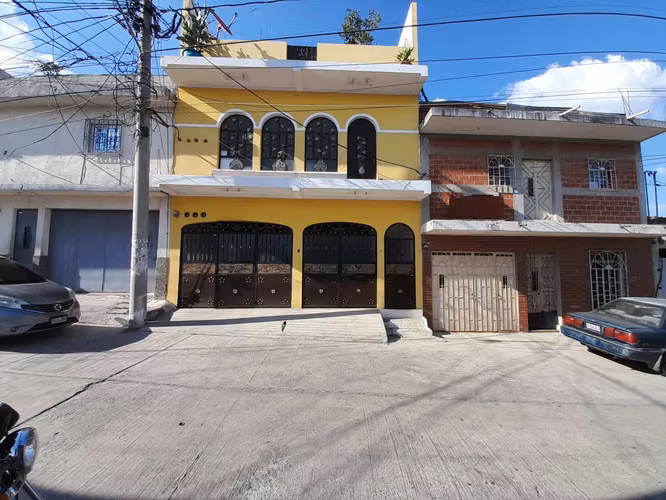 Casa de 3 Nivele en Venta en Sector Privado de zona 21