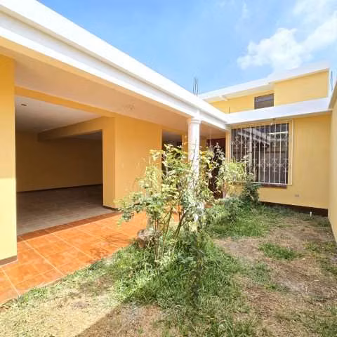 Casa en Venta Pinares de San Cristóbal, Zona 8 de Mixco