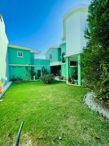 Venta de Casa y 2 apartamentos en Ciudad San Cristobal La Arboleda sobre Boulevard.