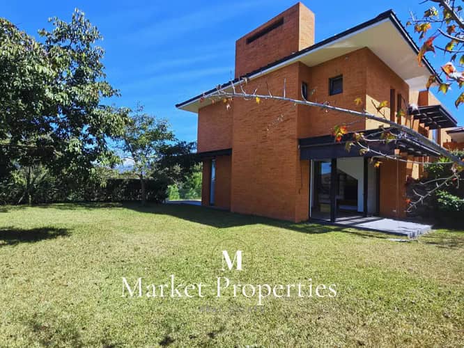 Casa en venta zona 16, Club de Golf El Pulté