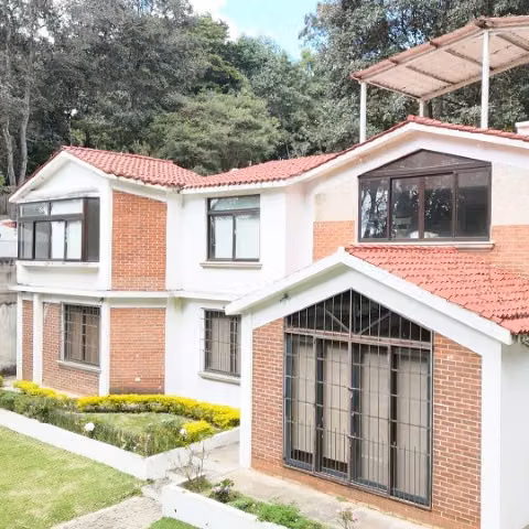 Casa con Jardín en Venta San Lucas Sacatepéquez