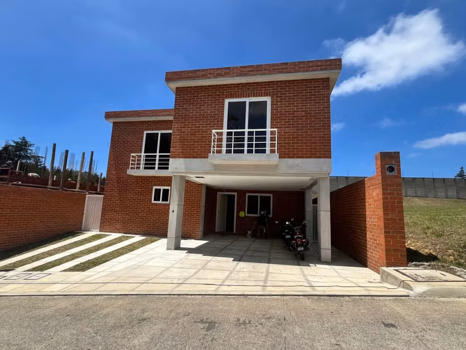 Exclusiva Casa en Venta Condominio Buenafuente