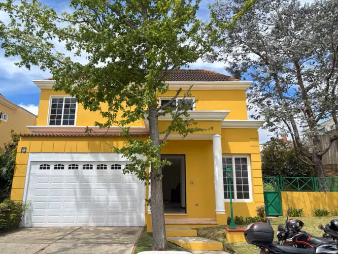 Casa en venta y renta condominio Entreverdes Fraijanes