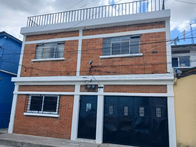 Casa Remodelada en Venta en Zona 1