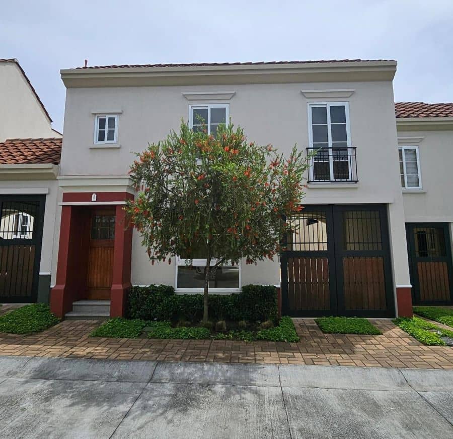 Casa en venta en Mixco