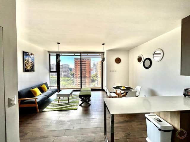 Apartamento en alquiler en Zona 10, Guatemala · 1 hab · 74 m²