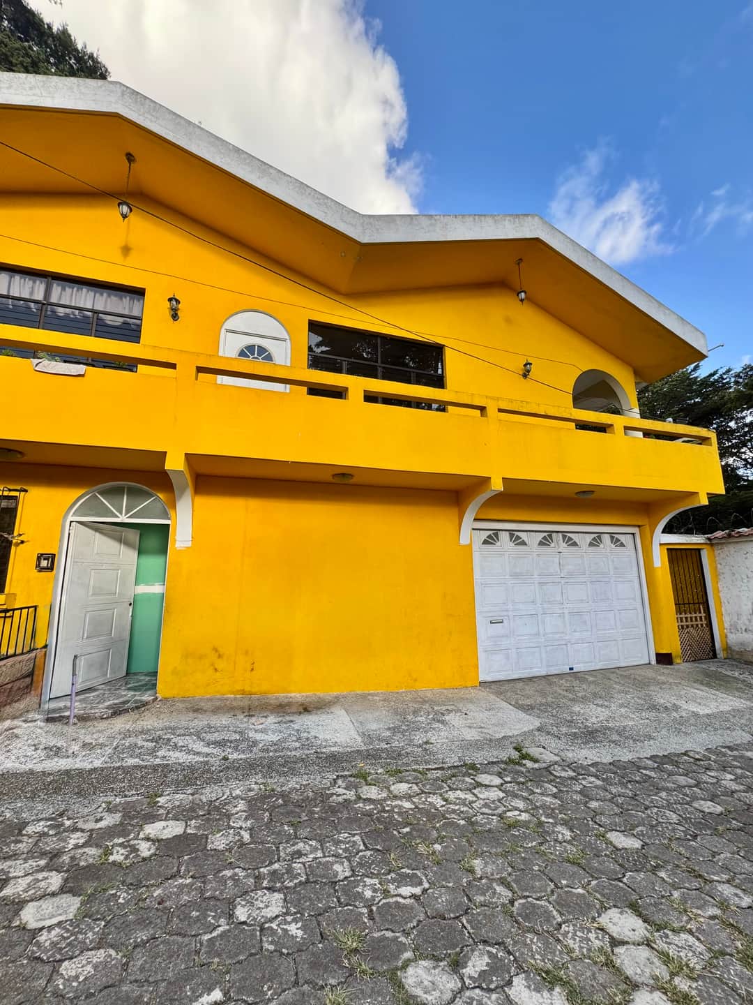 Casa de 5 habitaciones con terraza y vista en San Lucas Sacatepéquez