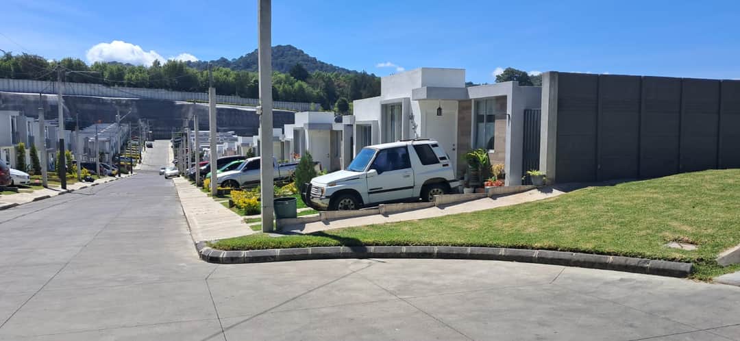Vendo Casa en Residenciales Casa Blanca, Frijanes