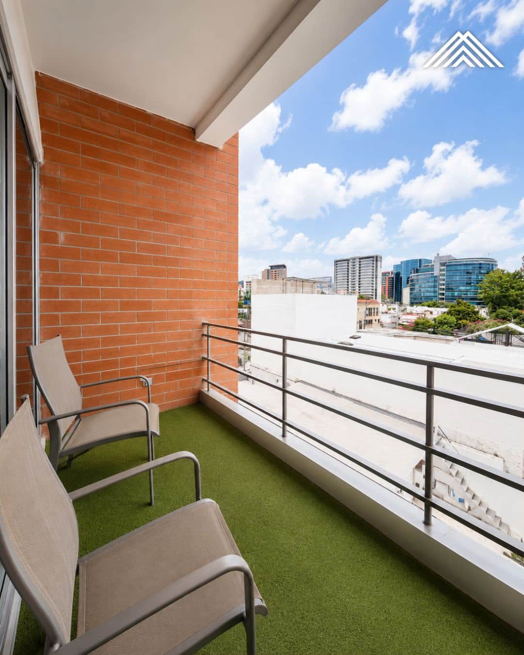Apartamento en Alquiler zona 10 edificio Alandra