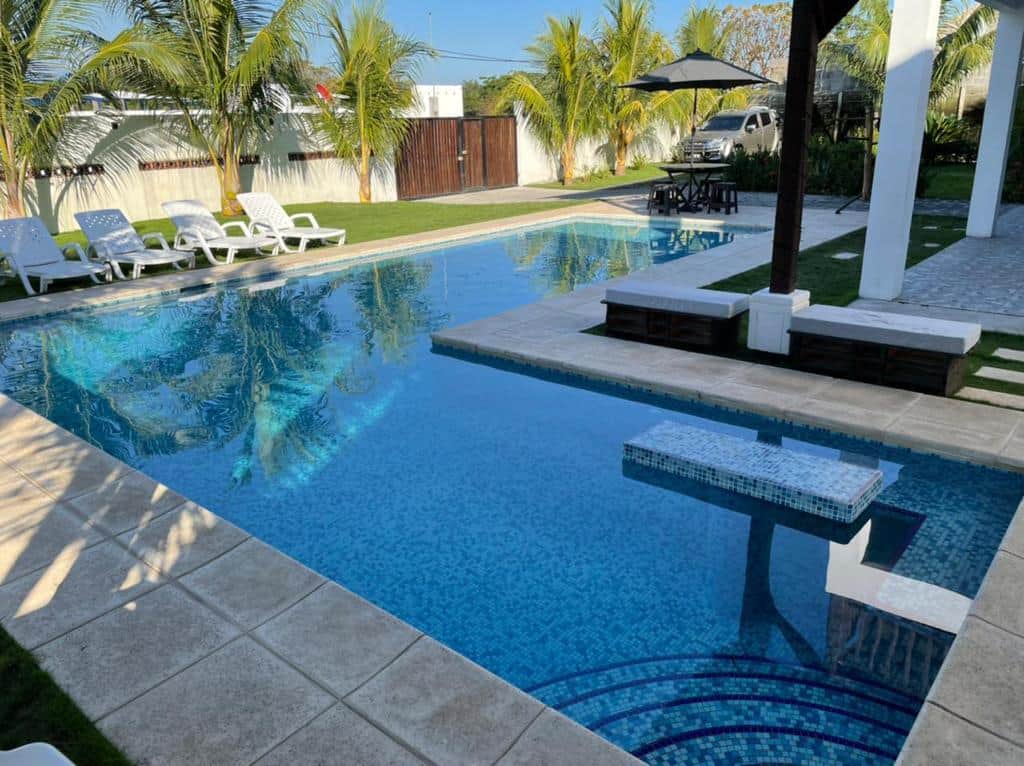 Chalet a 3 km de Oceana, con piscina, rancho, cocales, arboles frutales y cancha de boll y boll.