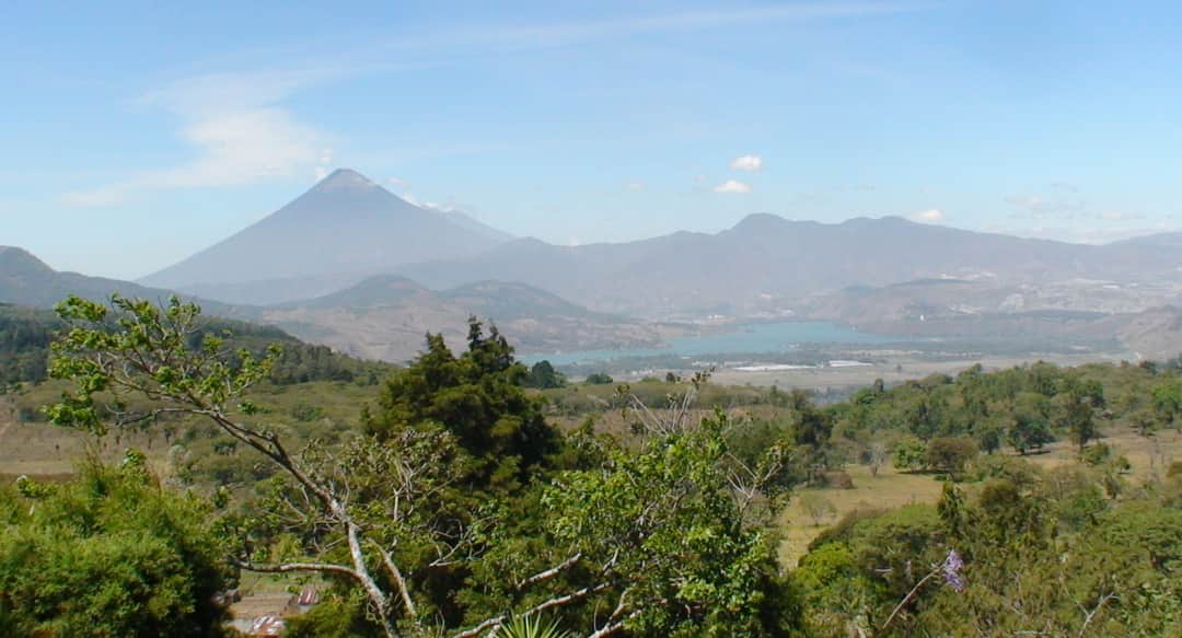 Terreno con vista panorámica y jardín en Villa Canales