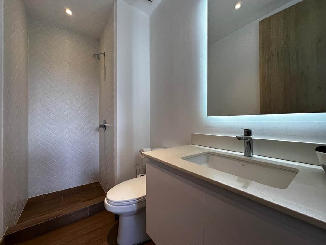 Apartamento en zona 15, moderno edificio, colonia cerrada