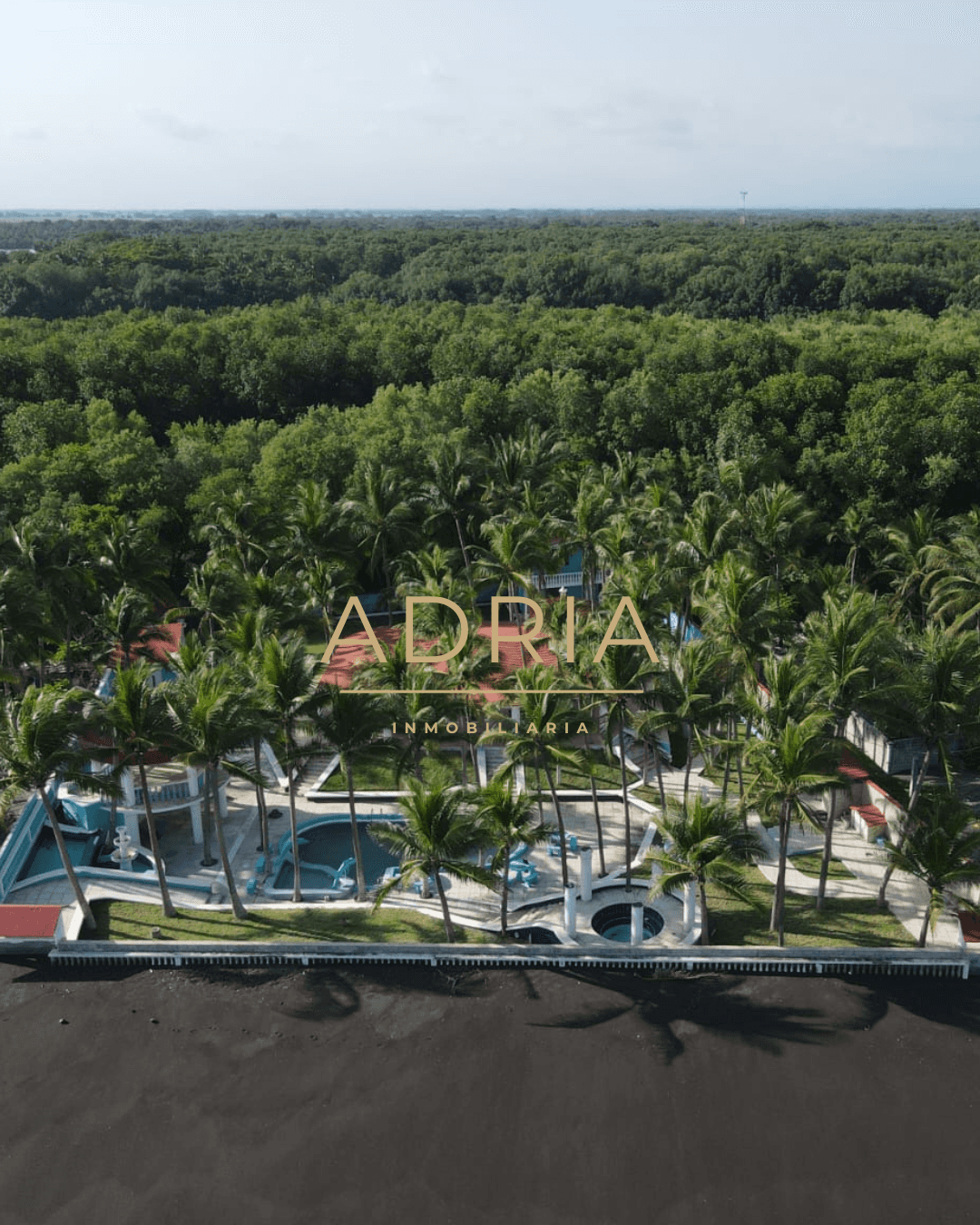Privacidad absoluta frente al mar, un refugio entre manglares, accesible solo por agua a 5 min del Aeroclub.