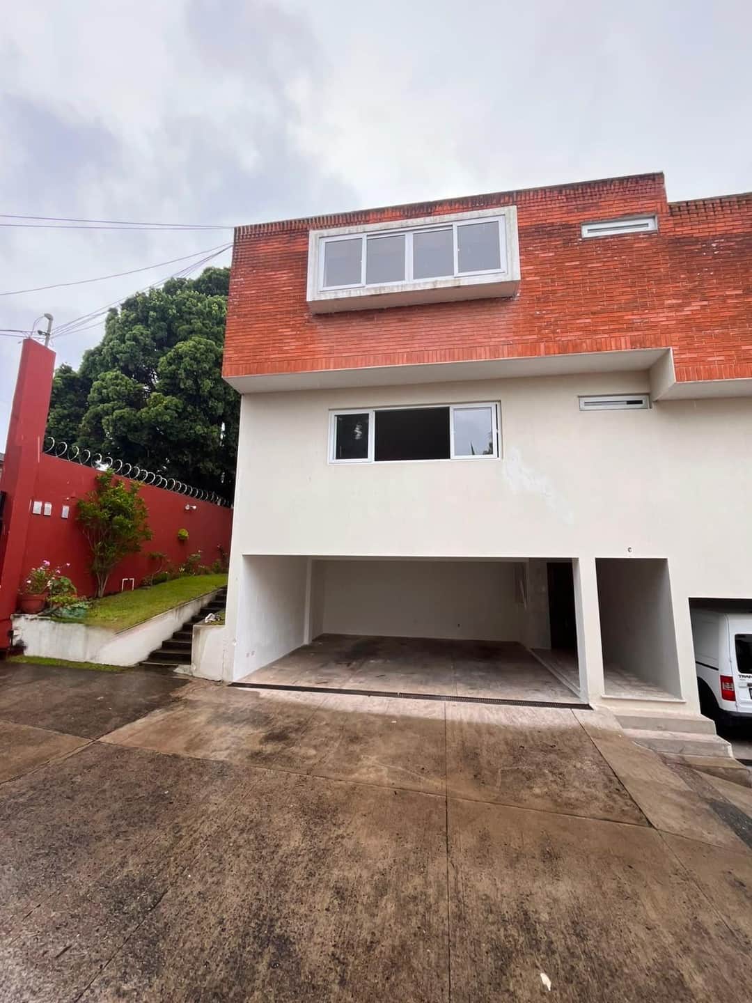 Townhouse Renovado en Renta · Vista Hermosa I, Z.15 · A Minutos de Ciudad Cayalá