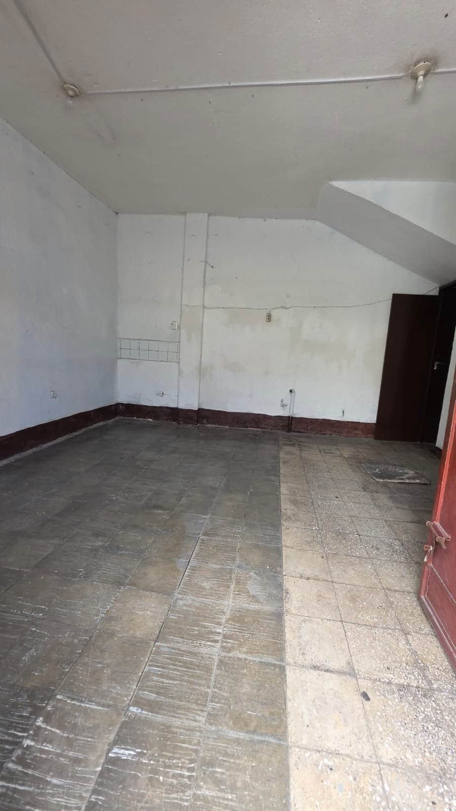 Se Renta Local Comercial en Zona 3, Sobre Avenida Elena