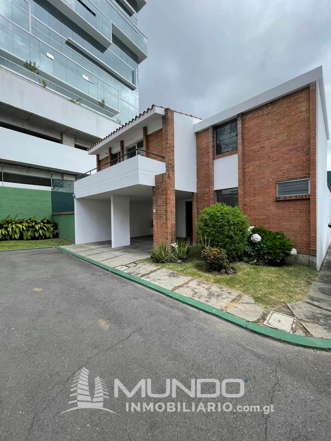 Casa en Renta en Zona 10 / Mundo Inmobiliario