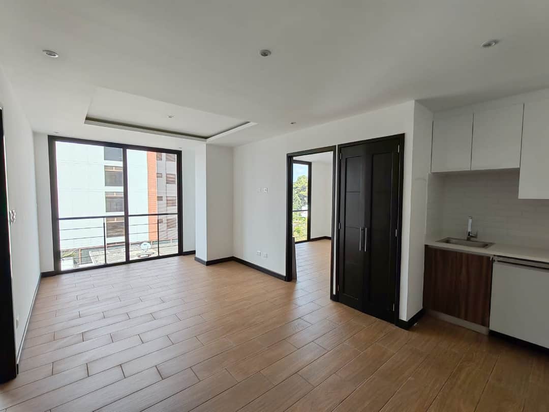 Apartamento en Alquiler, Edificio Torre Praga, Zona 15