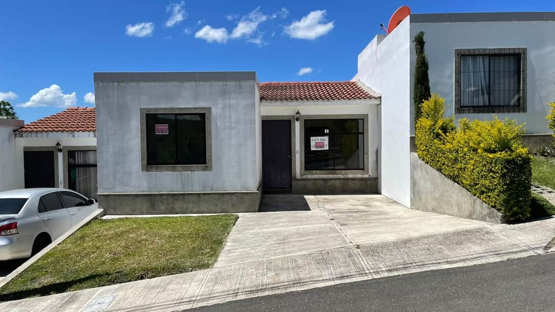 Vendo Casa en Condado Santa Fe Km 30.8 Carretera a el Salvador