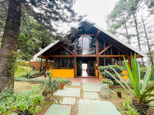 Casa en venta en Zona 10, Santa Catarina Pinula · 3 hab