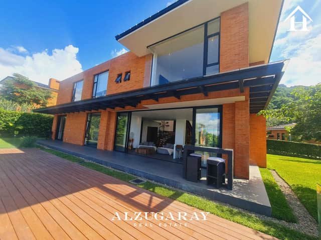 Casa en venta en Zona 16, Guatemala · 4 hab