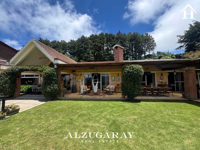 Casa en venta en Zona 7, Santa Catarina Pinula · 4 hab